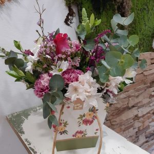Bouquet de Flores Naturales con Jarrón de Cristal