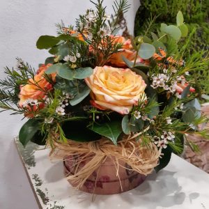 Sombrerera con Rosas Naturales