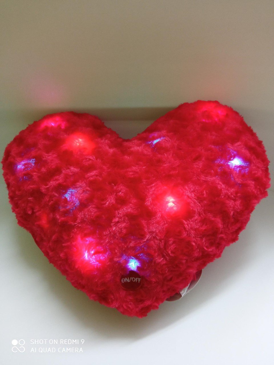Cojín corazón de peluche con luz - Imagen 3